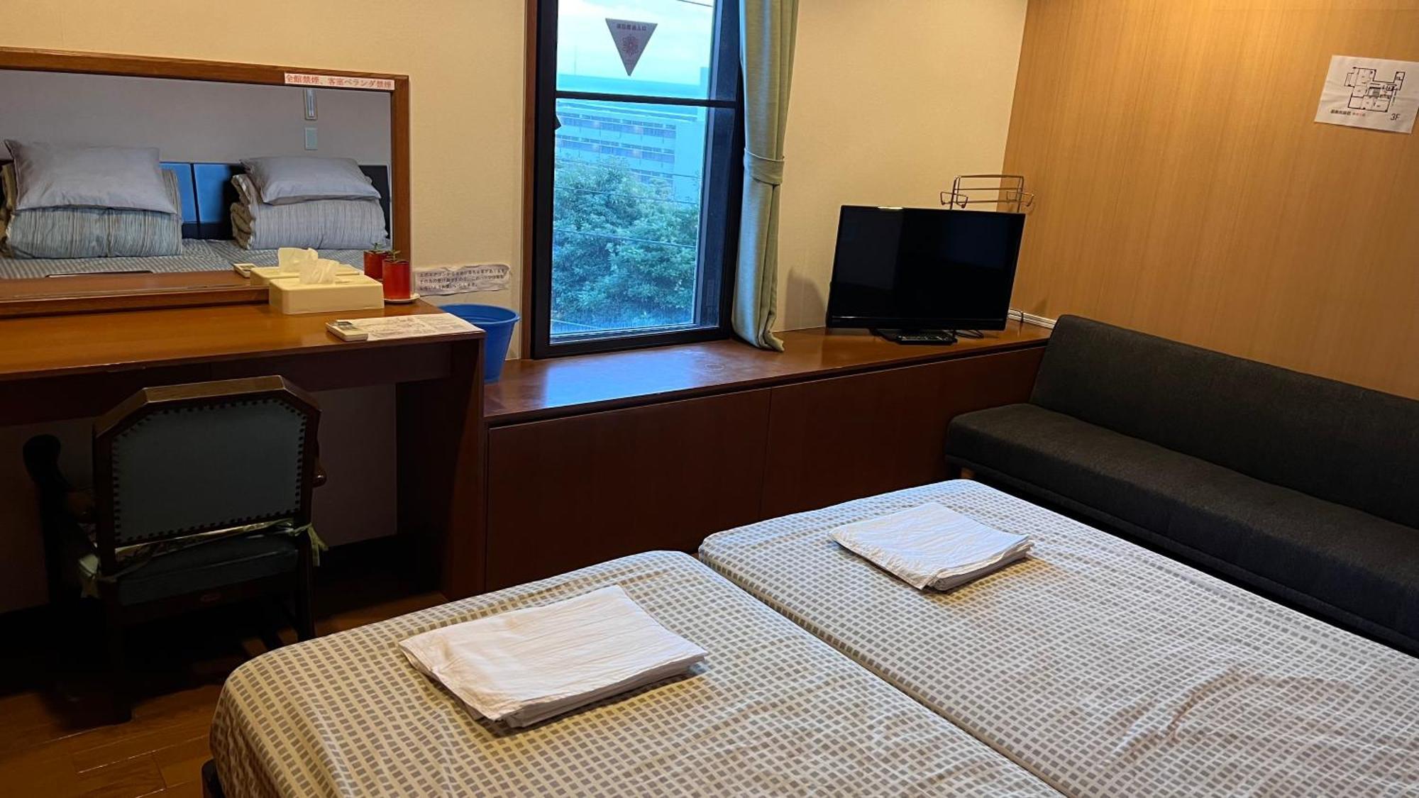Atami Onsen Guest House Megumi Exterior photo